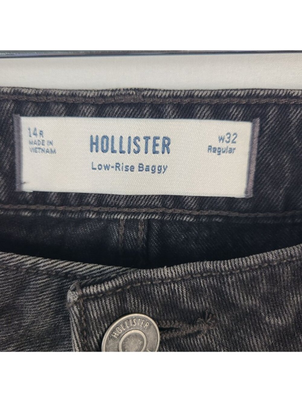 NEW Hollister Women's Low-Rise Baggy Jeans W32 Regular Black Denim Size 14R - Picture 2 of 7
